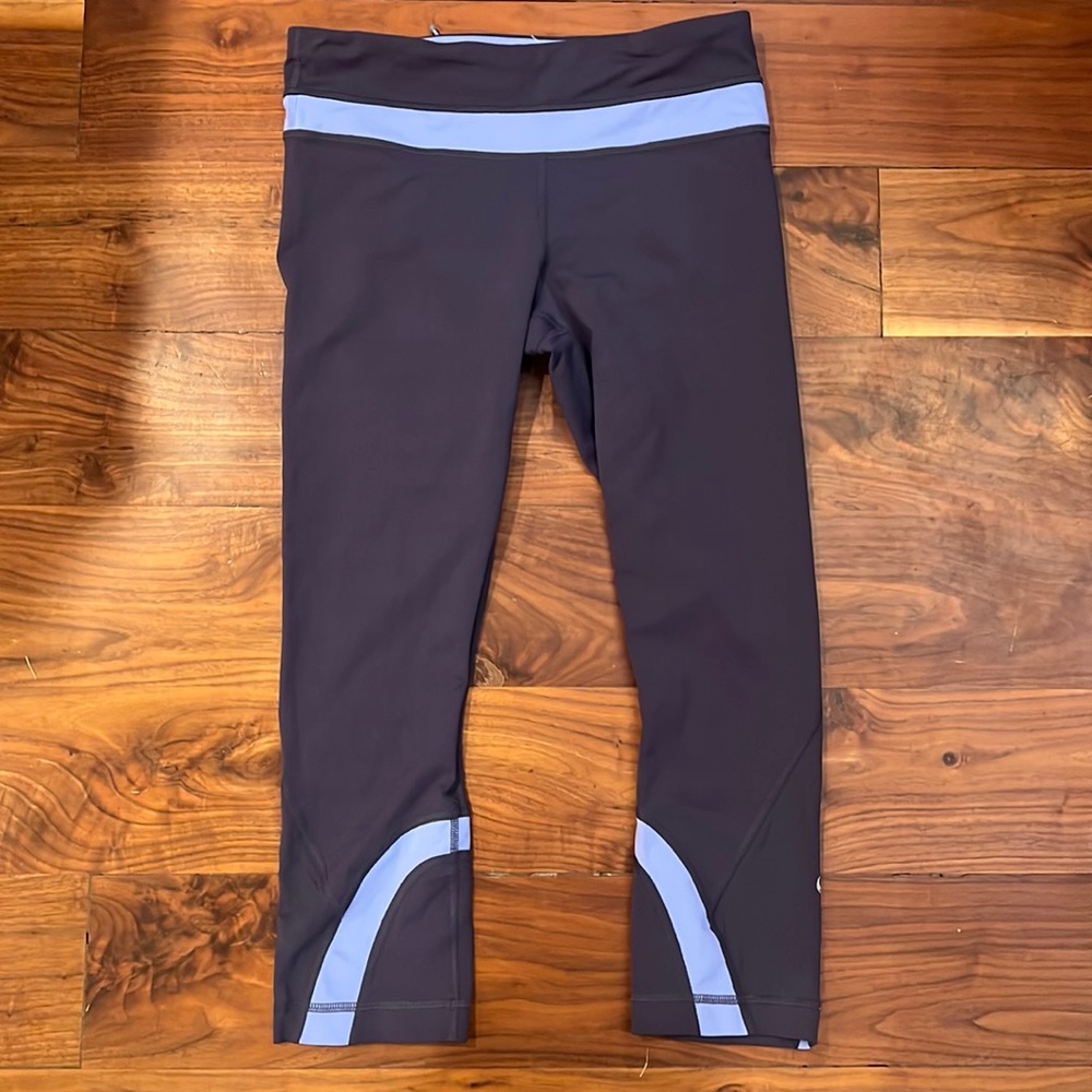 Lululemon Run: Inspire Crop II in  Cadet Blue / Lullaby Size 6